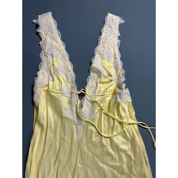 Rumored Yellow Lace Maxi Dress Size Medium - Picture 6 of 12